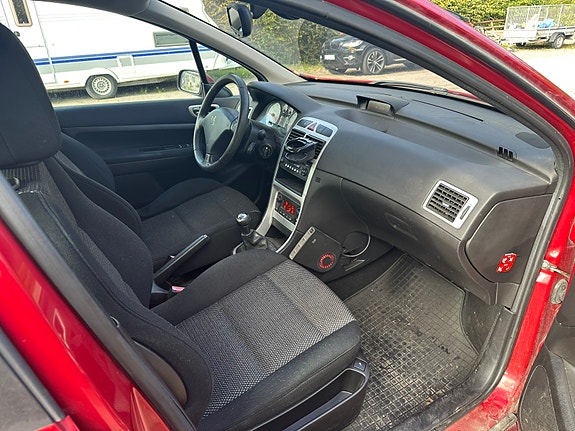 Peugeot 307 2 of 4