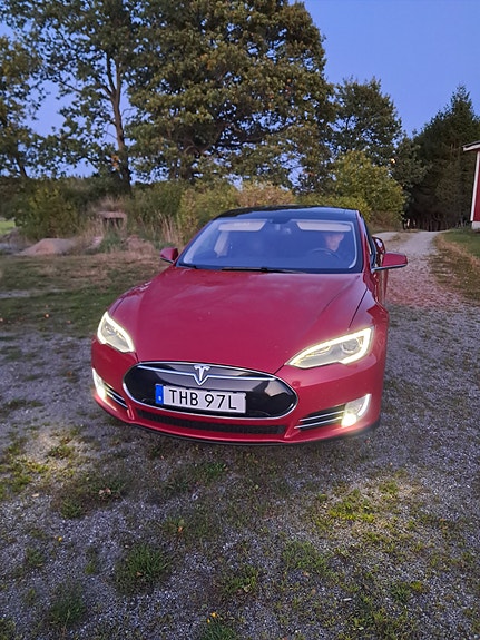 Tesla Model S 14 of 15