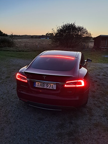 Tesla Model S 15 of 15