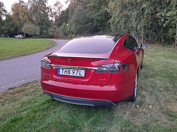 Tesla Model S 4 of 15