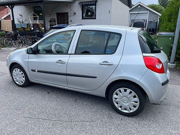 Renault Clio 2 of 8