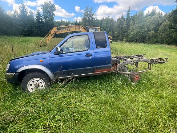 Nissan NP300 2 of 30