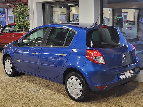 Renault Clio 2 of 8