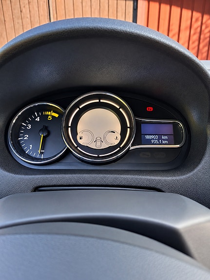 Renault Megane III 2 of 9
