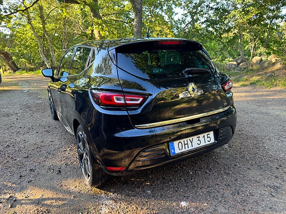 Renault Clio 6 of 10
