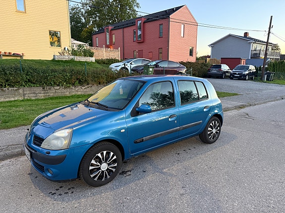Renault Clio 11 of 15
