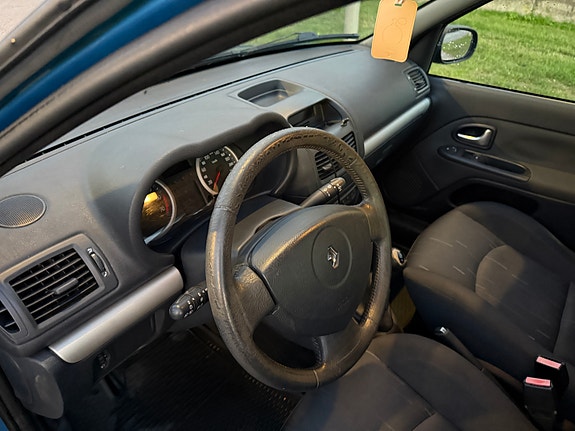 Renault Clio 8 of 15
