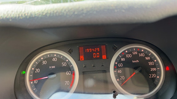 Renault Clio 8 of 9