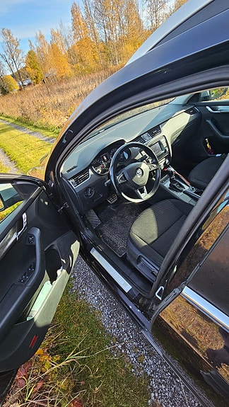 Skoda Octavia Scout 4 of 8