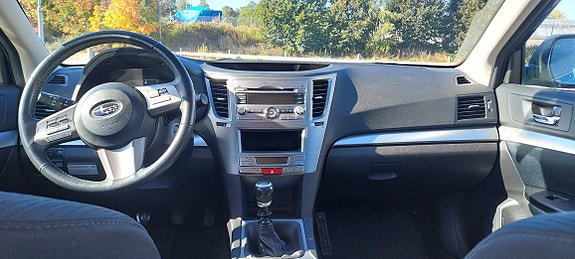 Subaru Legacy 2 of 10