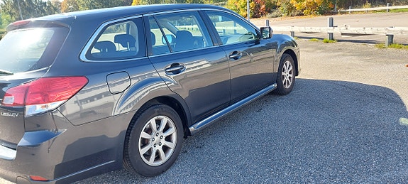 Subaru Legacy 7 of 10