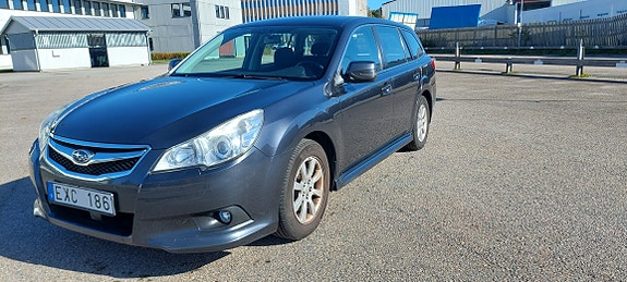 Subaru Legacy 4 of 10