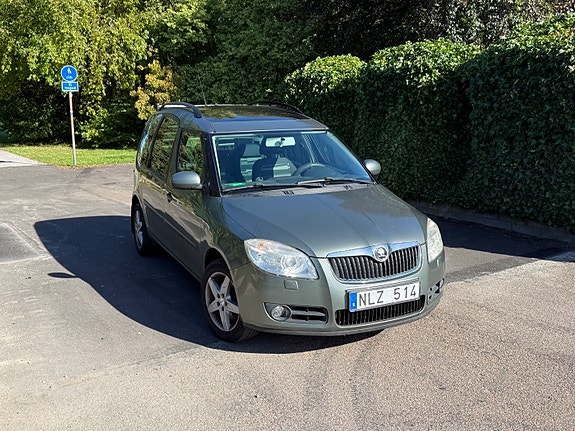Skoda Roomster 2 of 8