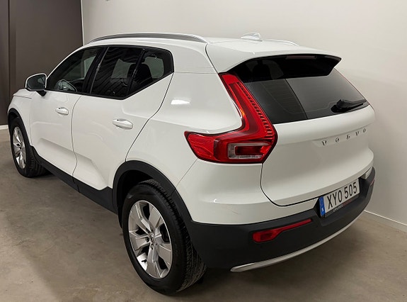 Volvo XC40 4 of 18