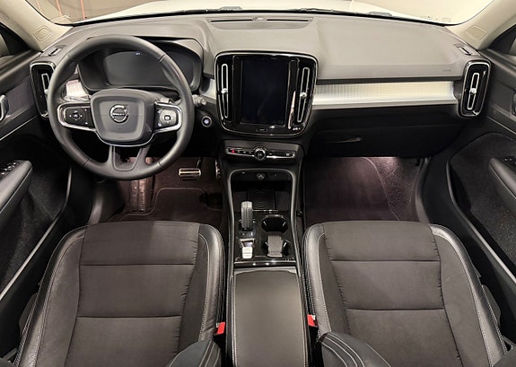 Volvo XC40 11 of 18