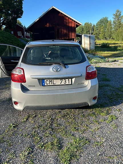 Toyota Auris 2 of 5