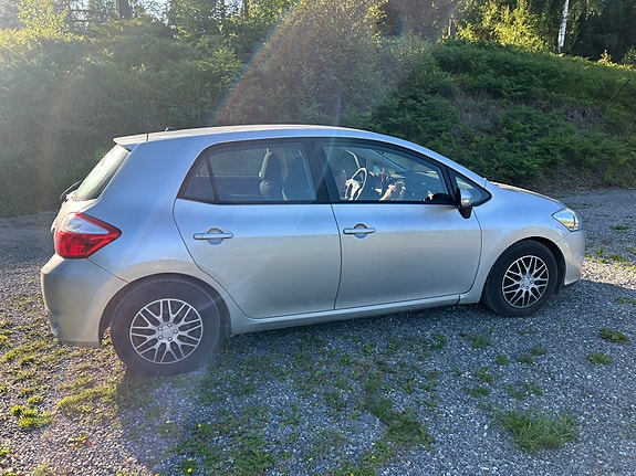Toyota Auris 3 of 5