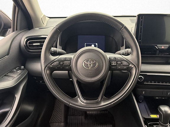 Toyota Yaris 12 of 30
