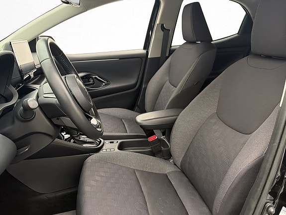 Toyota Yaris 10 of 30