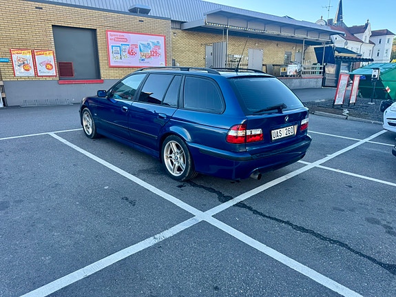BMW 525i 3 of 5