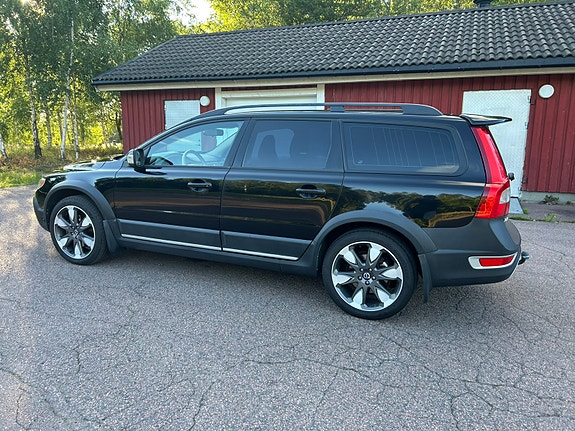 Volvo XC70 2 of 7