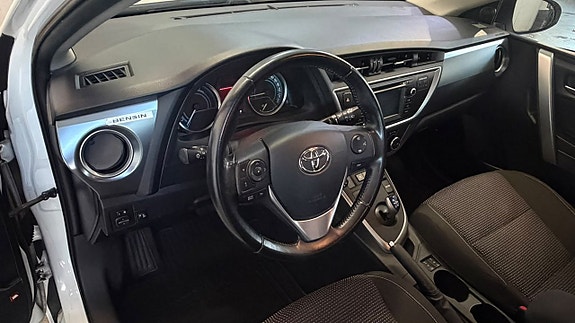 Toyota Auris 7 of 12
