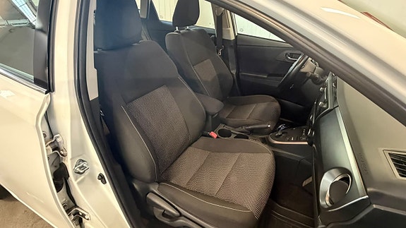 Toyota Auris 9 of 12