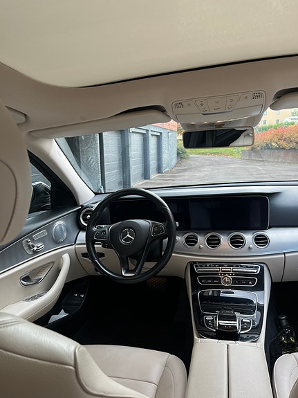 Mercedes-Benz E350 4 of 8