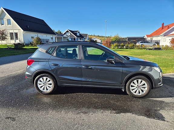 Seat Arona 2 of 12