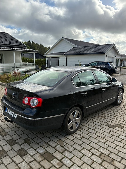 Volkswagen Passat 3 of 19