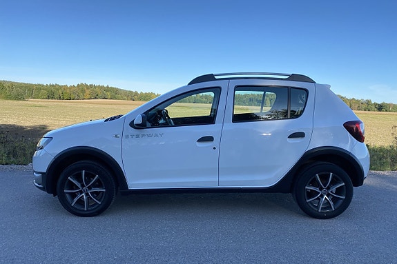Dacia Sandero Stepway 2 of 17