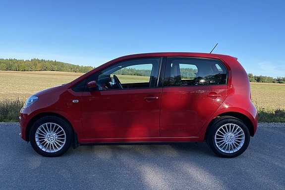 Volkswagen UP! 2 of 17