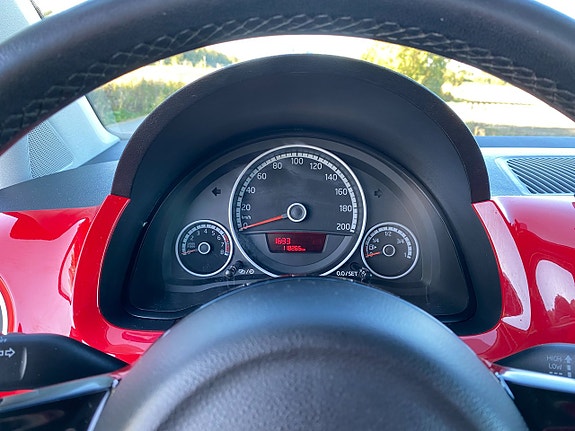 Volkswagen UP! 17 of 17