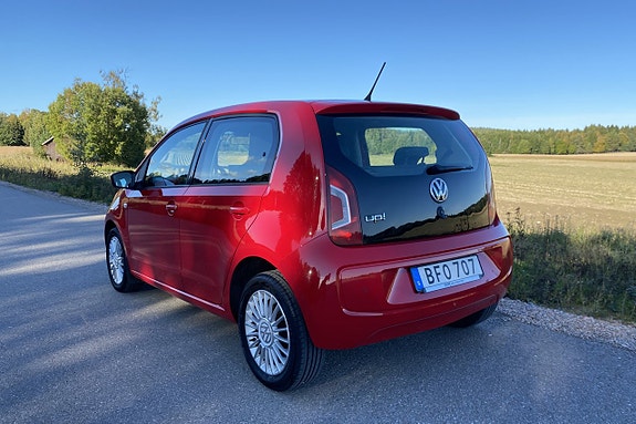 Volkswagen UP! 3 of 17