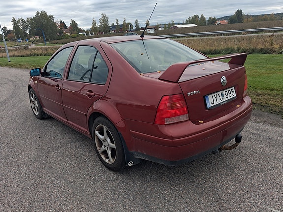Volkswagen Bora 2 of 4