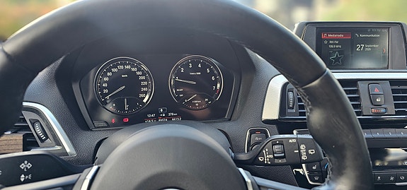 BMW 118i 2 of 5