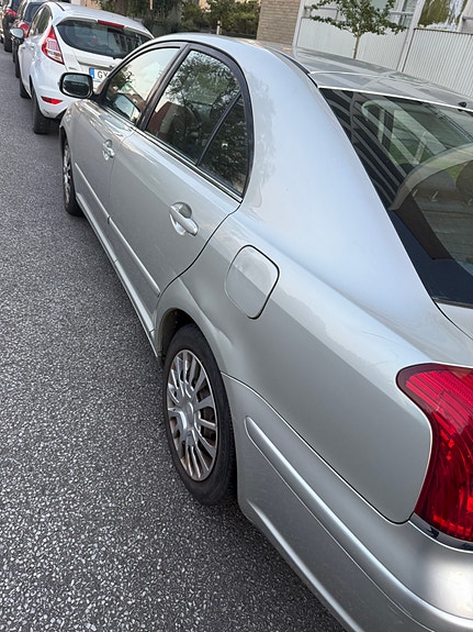Toyota Avensis 4 of 5