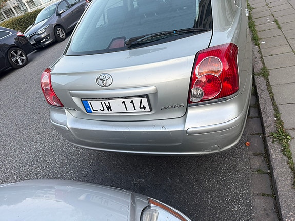 Toyota Avensis 5 of 5