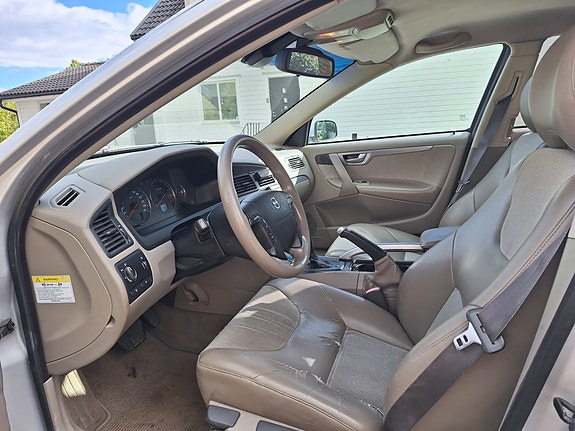 Volvo XC70 2 of 5