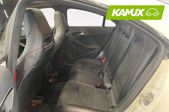 Mercedes-Benz CLA250 14 of 21