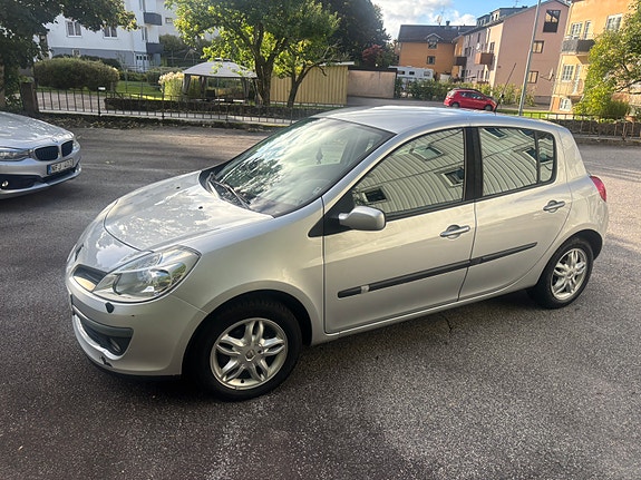 Renault Clio 2 of 7