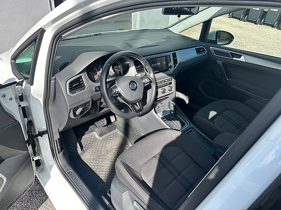 Volkswagen Golf Sportsvan 10 of 14