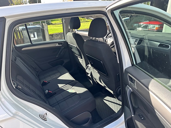 Volkswagen Golf Sportsvan 12 of 14