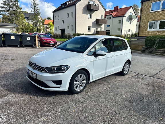 Volkswagen Golf Sportsvan 2 of 14