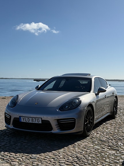 Porsche Panamera GTS 2 of 14