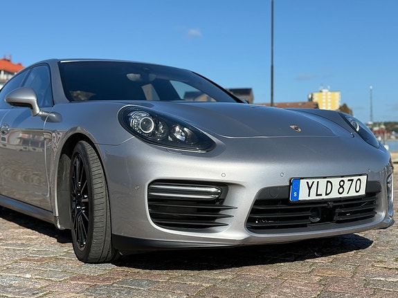 Porsche Panamera GTS 12 of 14