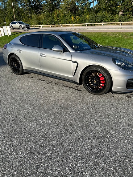 Porsche Panamera GTS 13 of 14