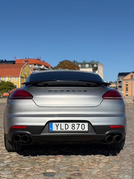 Porsche Panamera GTS 4 of 14