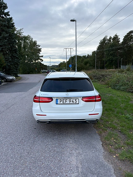 Mercedes-Benz E220 4 of 9