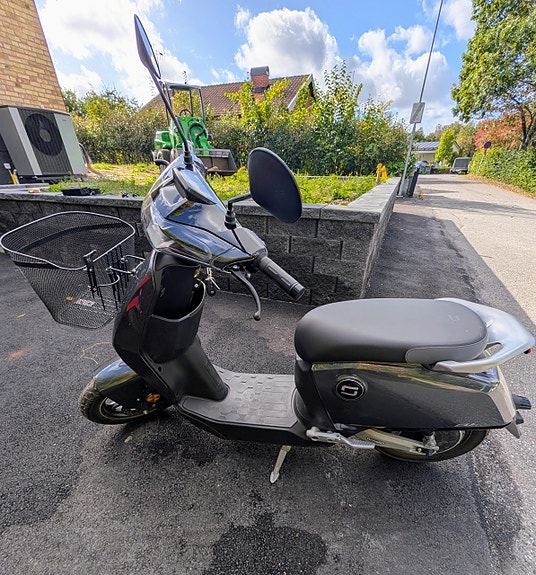Super Soco Scoter/Vespa 4 of 9